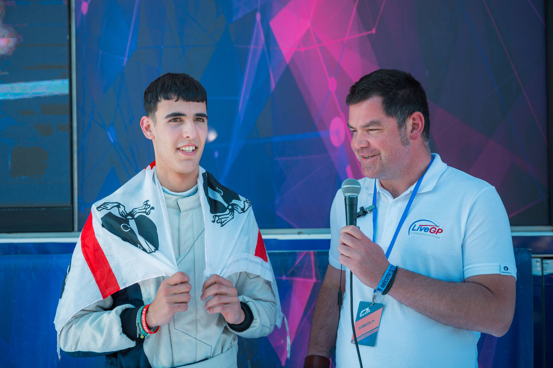 Giorgio Basoli durante un'intervista sul palco